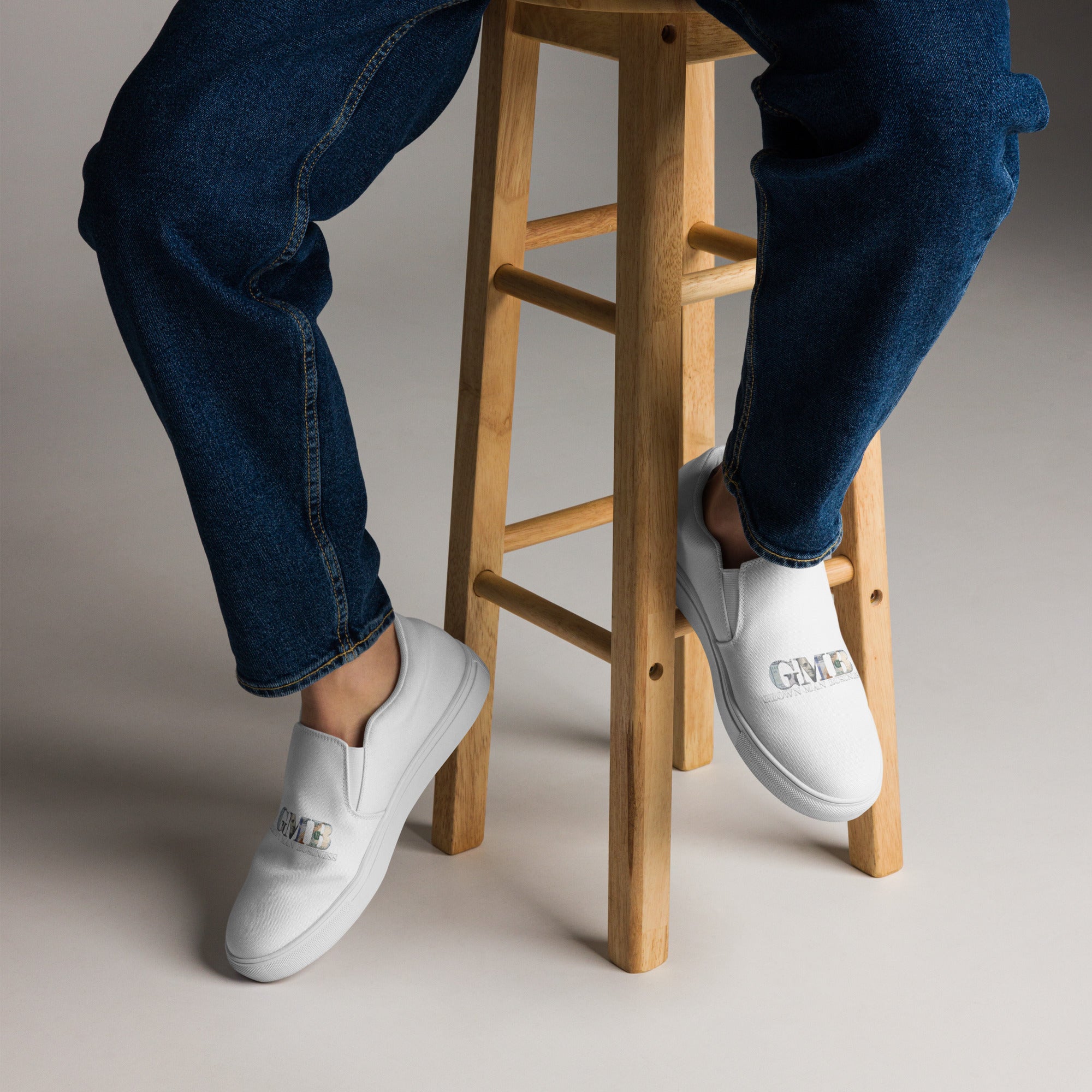Menβs slip-on canvas shoes